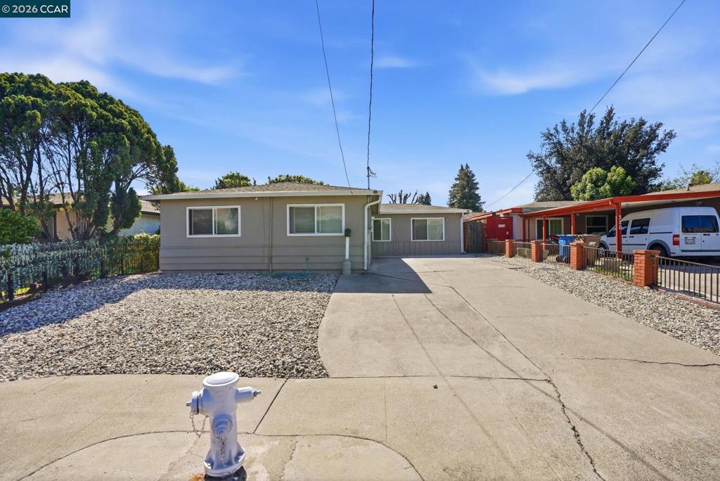 322 E Tregallas Rd