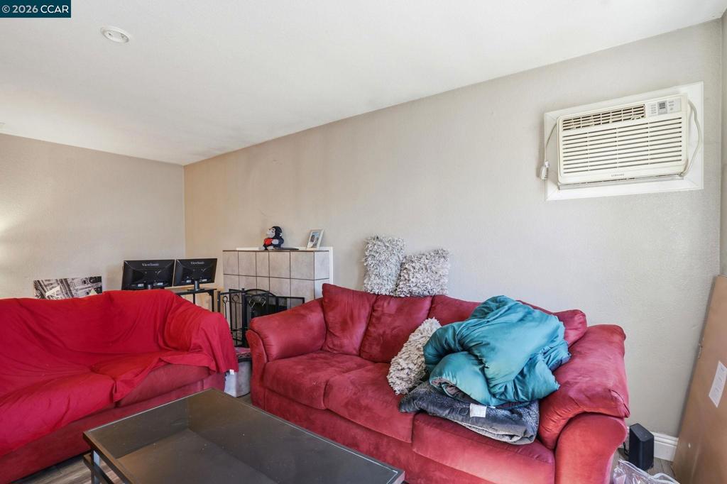 322 E Tregallas Rd