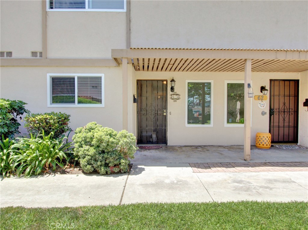 Motivated sellers, Nice two bedrooms one and a half bath, Condo. Located in the desirable Tustin Park Villas gated community. This
home includes fresh interior paint, tile in kitchen, dining area and living room, carpet in bedrooms was replaced two years ago. Home has
been maintained by the owners and is ready for a new family. HOA just replaced the roof on this unit and the dues included water and trash.
Property has one detached share garage and a parking permit for a 2nd car, the additional parking is not assigned.
