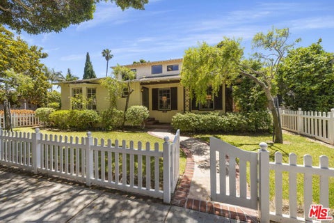Photo of 1720 Oak Street, Santa Monica, CA 90405 (MLS # 26846193)