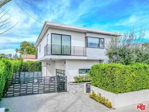 Photo of 13311 W Magnolia Boulevard, Sherman Oaks, CA 91423 (MLS # 26665955)