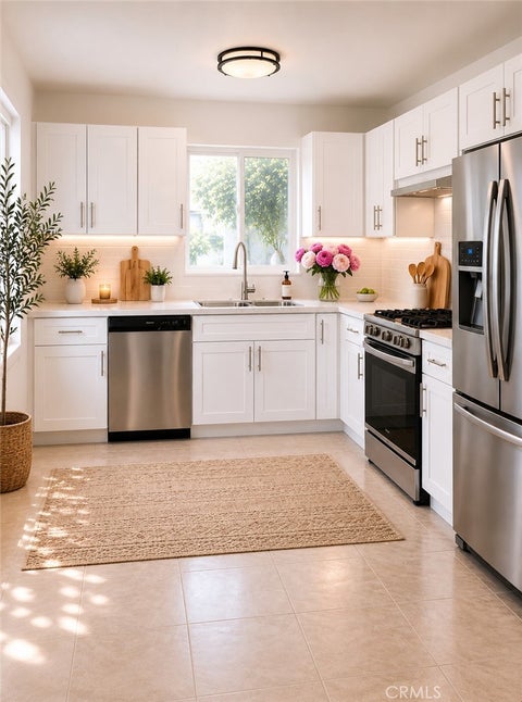 Photo of 520 W Colden AVE, Los Angeles, CA 90044 (MLS # DW26145090)