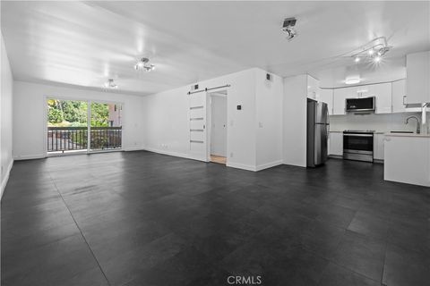 Photo of 2940 N Verdugo Road #214, Glendale, CA 91208 (MLS # SR26060764)