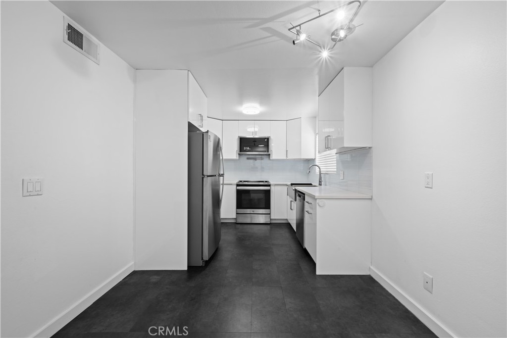 2940 N Verdugo Road 214