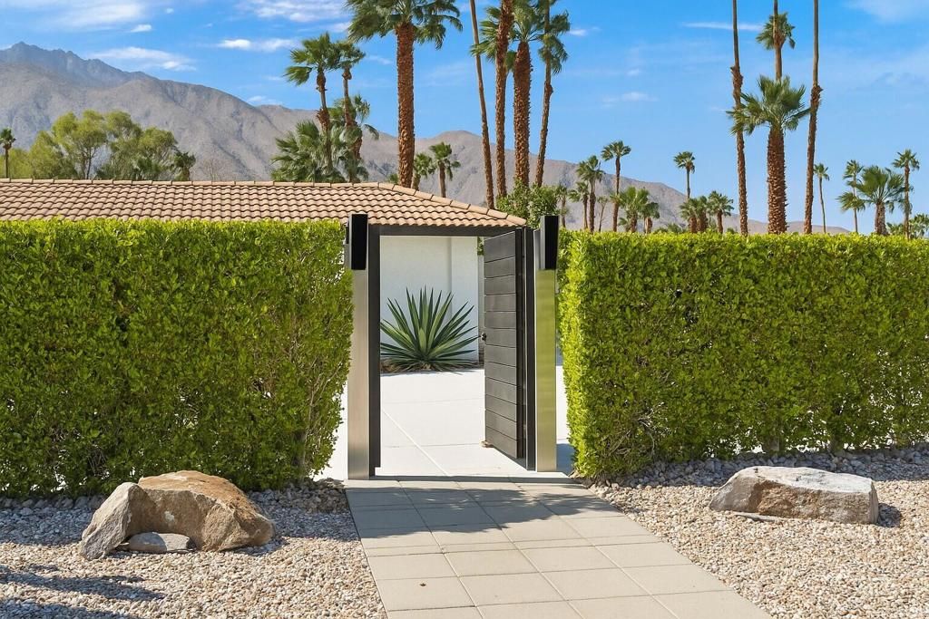 Photo of 505 N Camino Real, Palm Springs, CA 92262 (MLS # 219140682DA)