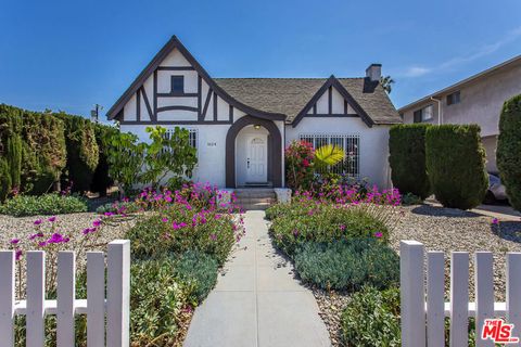 Photo of 1524 S Fairfax Avenue, Los Angeles, CA 90019 (MLS # 26838521)