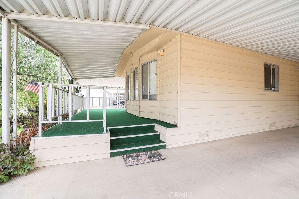 Properties 2 282 N La Paloma