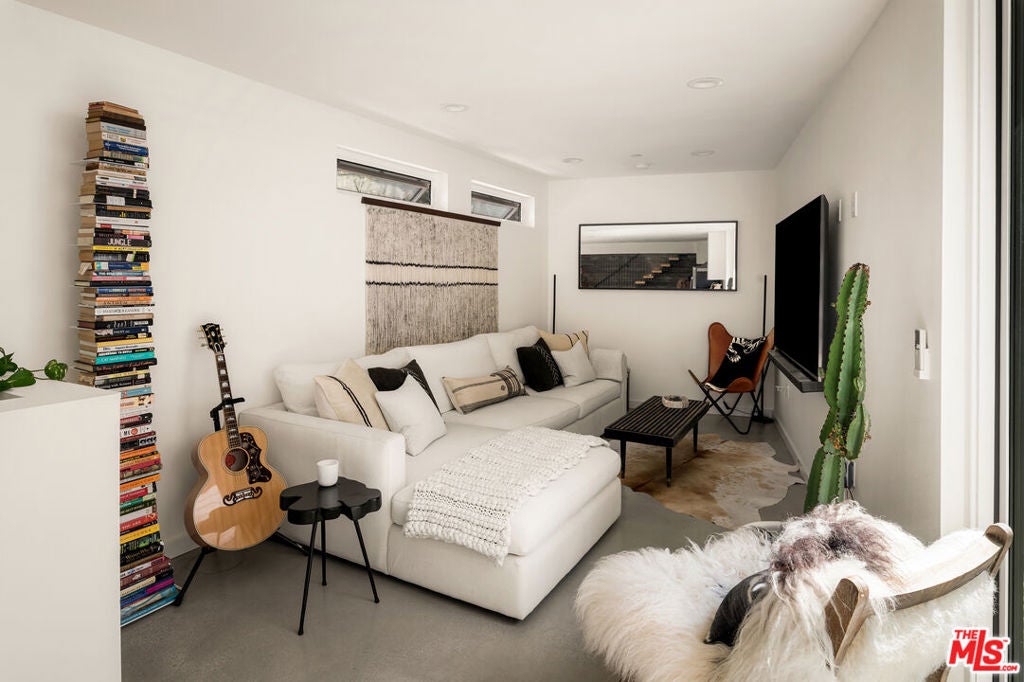 1125 N Beverly Glen Boulevard