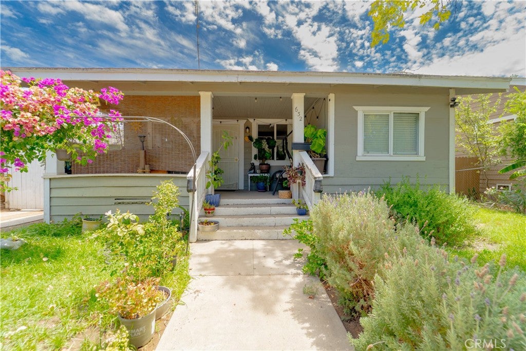632 N College