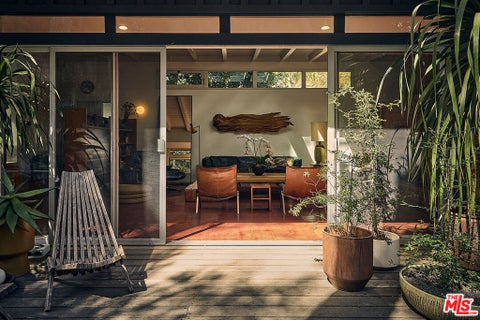 Photo of 8817 Skyline Drive, Los Angeles, CA 90046 (MLS # 26103885)
