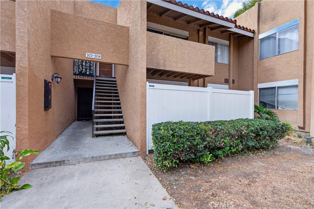 1101 W Macarthur 301