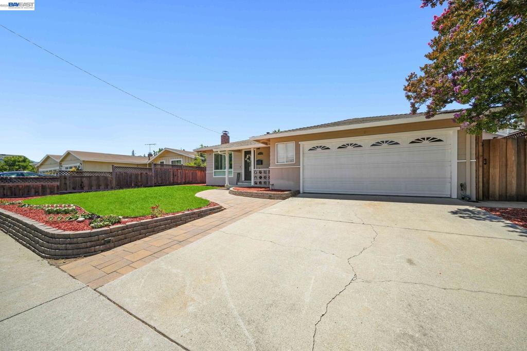 1435 Bouret Dr