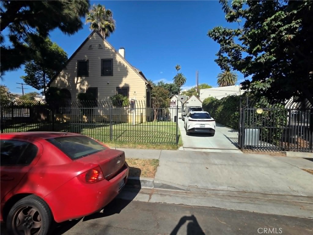 428 S Hoover. ST.