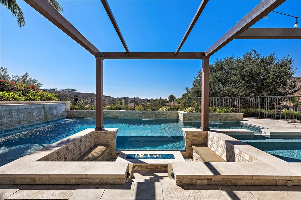 Photo of 28301 Oceana Del Mar, San Juan Capistrano, CA 92675 (MLS # OC26218727)