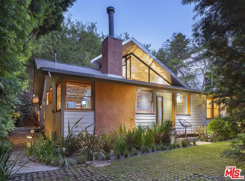 Photo of 10335 Oletha Lane, Los Angeles, CA 90077 (MLS # 26669359)