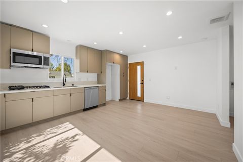 6944 Amestoy Lake Balboa CA 91406