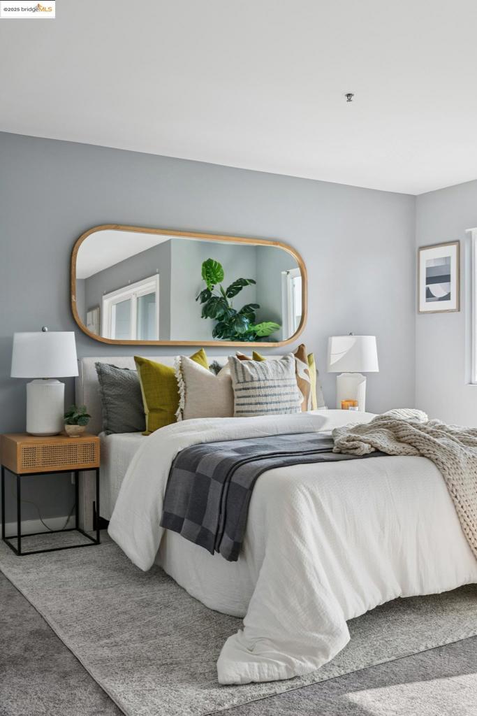 EMERYBAY MARKET - Residential