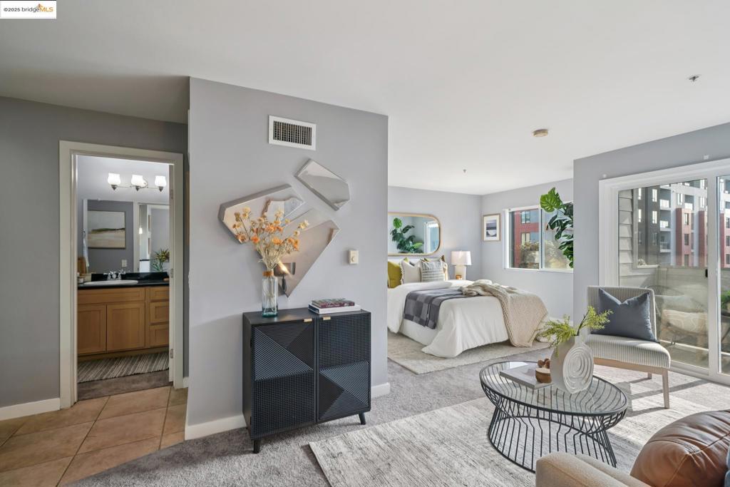 EMERYBAY MARKET - Residential