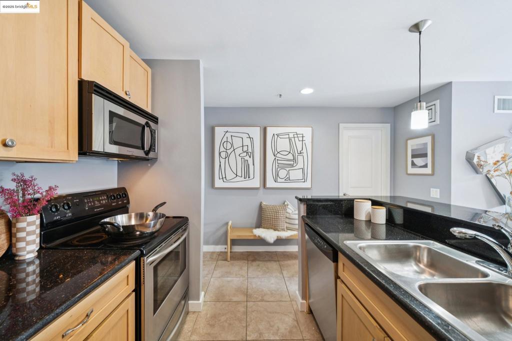 EMERYBAY MARKET - Residential