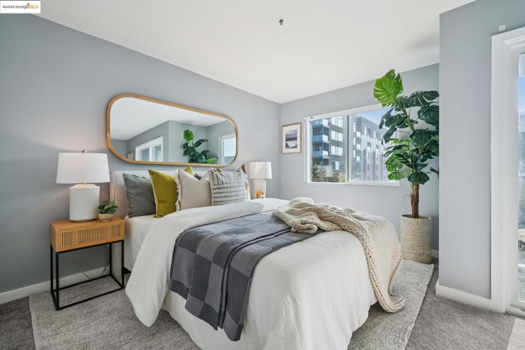 EMERYBAY MARKET - Residential