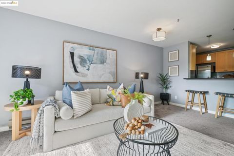 Photo of 6400 Christie Avenue Ave #5203, Emeryville, CA 94603 (MLS # 41118638)