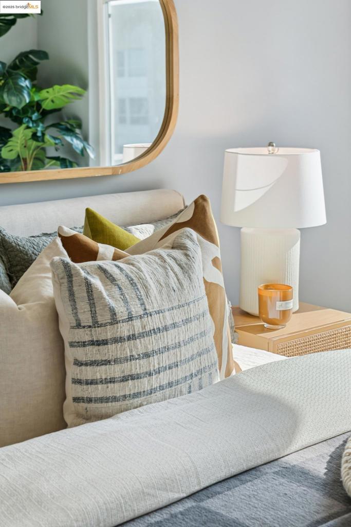 EMERYBAY MARKET - Residential