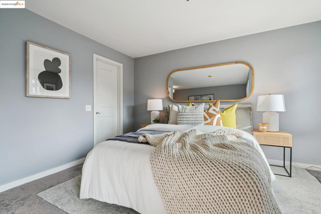 EMERYBAY MARKET - Residential