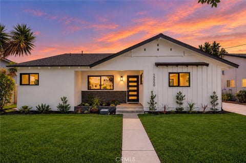 Photo of 15550 Otsego Street, Encino, CA 91436 (MLS # IV26223327)