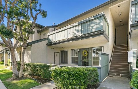 Photo of 18242 Parkview Ln, Huntington Beach, CA 92648 (MLS # IV26032453)