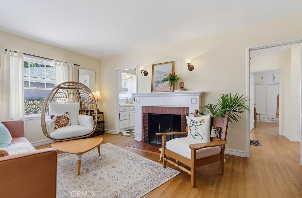1366 Roycroft
