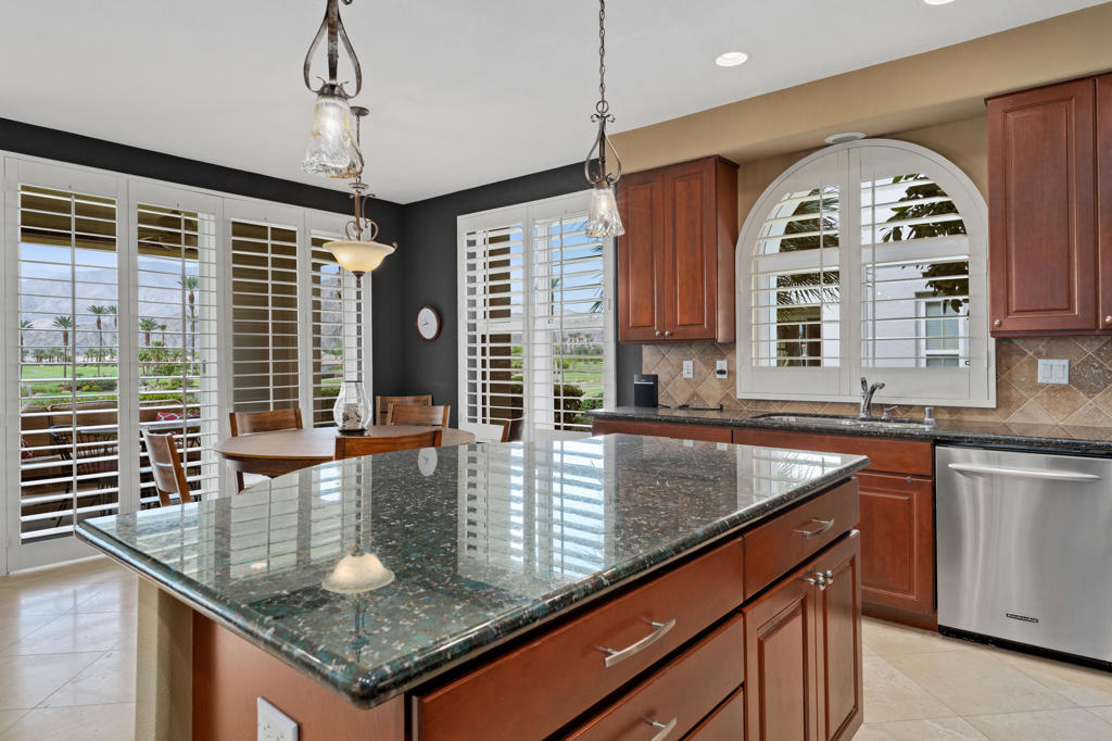 Mountain View CC - Residential Lease