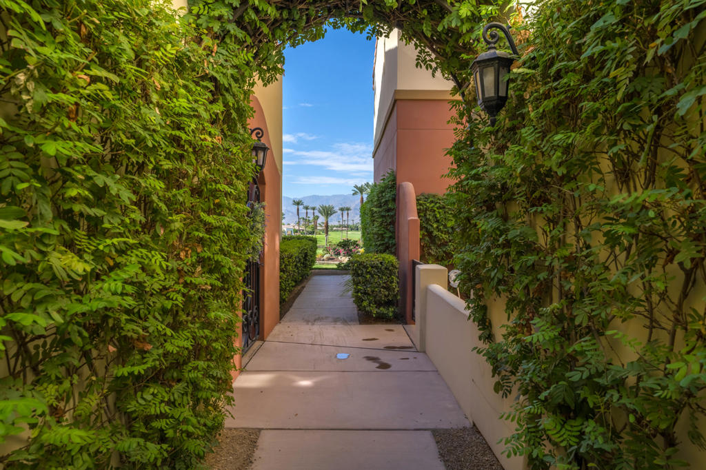 Mountain View CC - Residential Lease