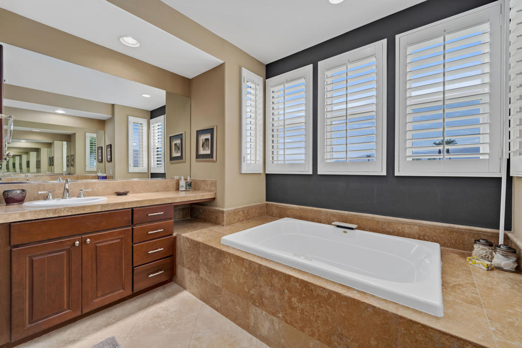 Mountain View CC - Residential Lease