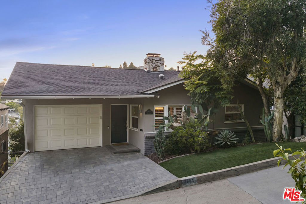2855 Effie Street