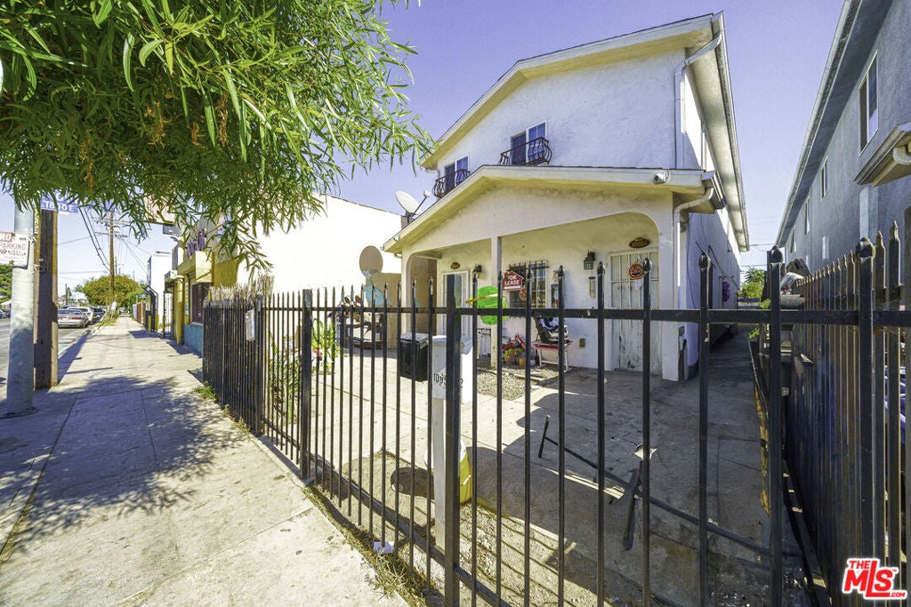 10952 Wilmington Avenue