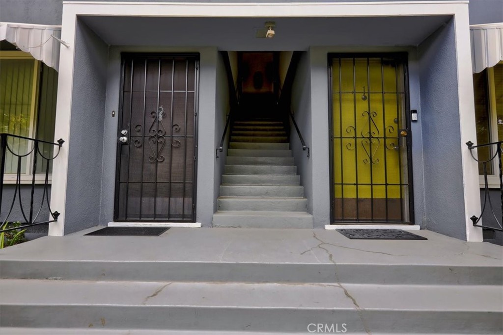 700 E Carson Street E 4