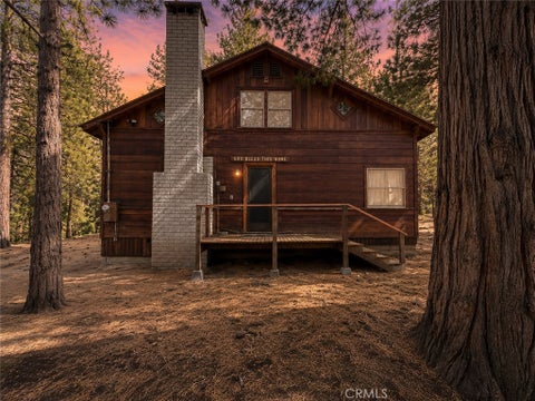 Photo of 25400 Marion Ridge Dr, Idyllwild, CA 92549 (MLS # SW26126128)
