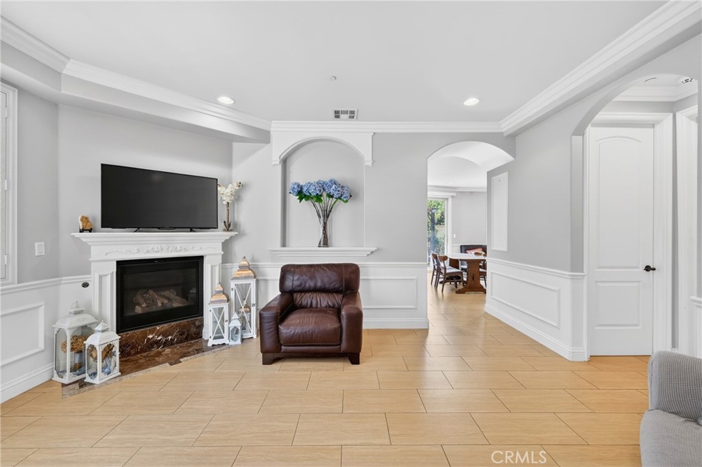 4437 Ellis Lane