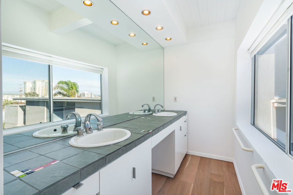 OCEAN STRAND - Residential