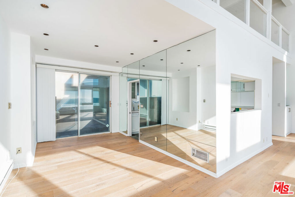 OCEAN STRAND - Residential