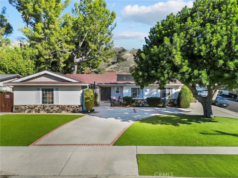 Photo of 10533 Kurt Street, Lakeview Terrace, CA 91342 (MLS # DW25258106)