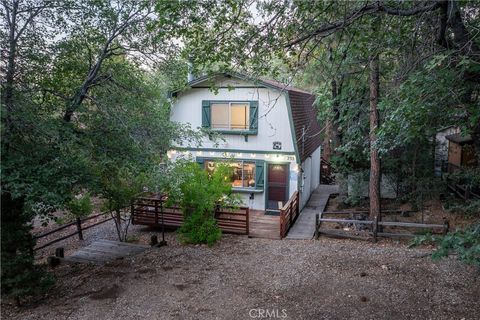 Photo of 753 Maple Ln, Sugarloaf, CA 92333 (MLS # IG25216543)