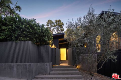 Photo of 2538 Greenvalley Road, Los Angeles, CA 90046 (MLS # 25598603)