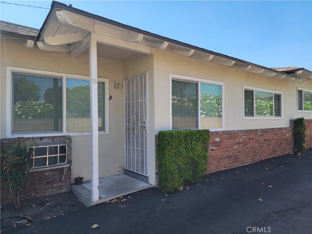 1116 W Duarte B