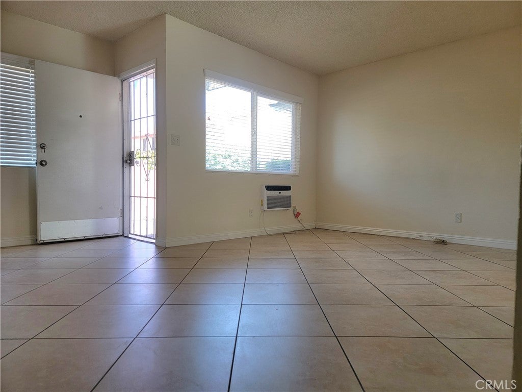 1116 W Duarte B