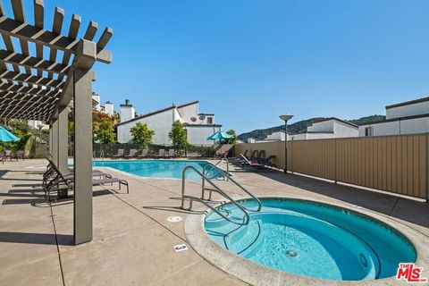 Tiny photo for 1732 Palisades Drive, Pacific Palisades, CA 90272 (MLS # 25615585)