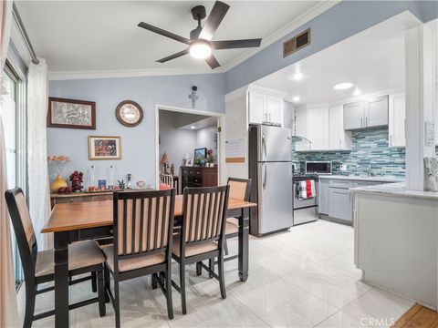 Photo of 26835 Avenue Of The Oaks #B, Newhall, CA 91321 (MLS # SR26081126)