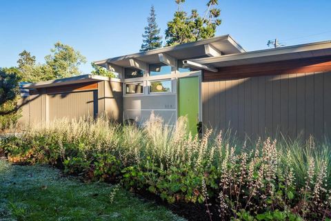 Photo of 618 Wildwood Lane, Palo Alto, CA 94303 (MLS # ML82040261)