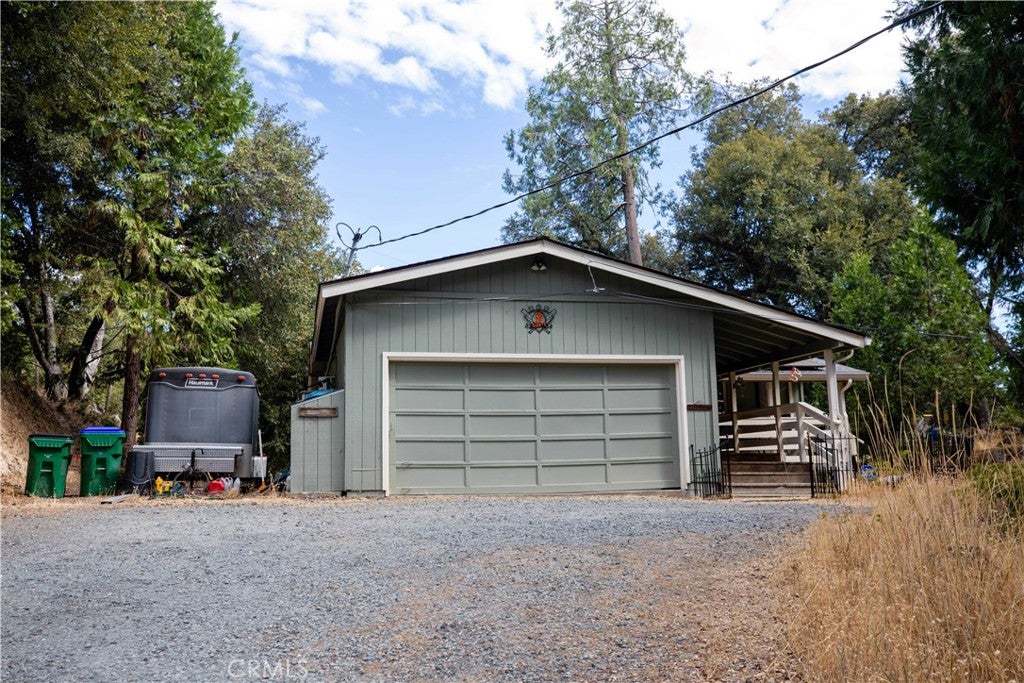 21871 Fallview