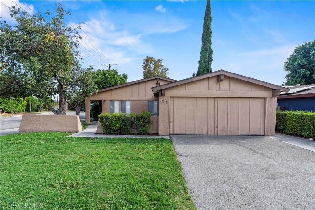 Photo of 18900 Ledan Street, Northridge, CA 91324 (MLS # SR25182897)